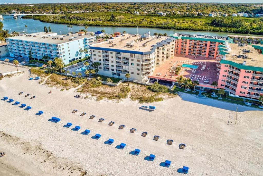 Beach Palms- Unit 102 クリアウォーター・ビーチ エクステリア 写真